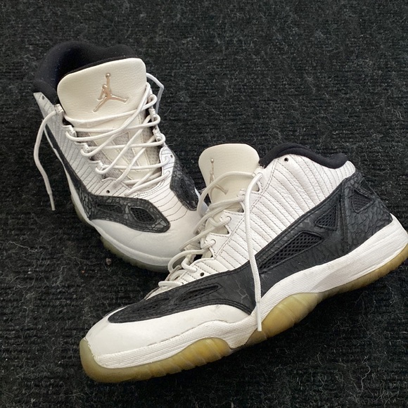 Jordan 11 Retro Low IE - Picture 7 of 15